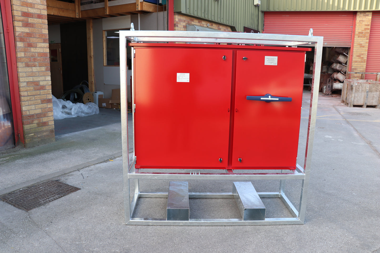 DOUBLE SIDED BOARD WITH CRASH FRAME