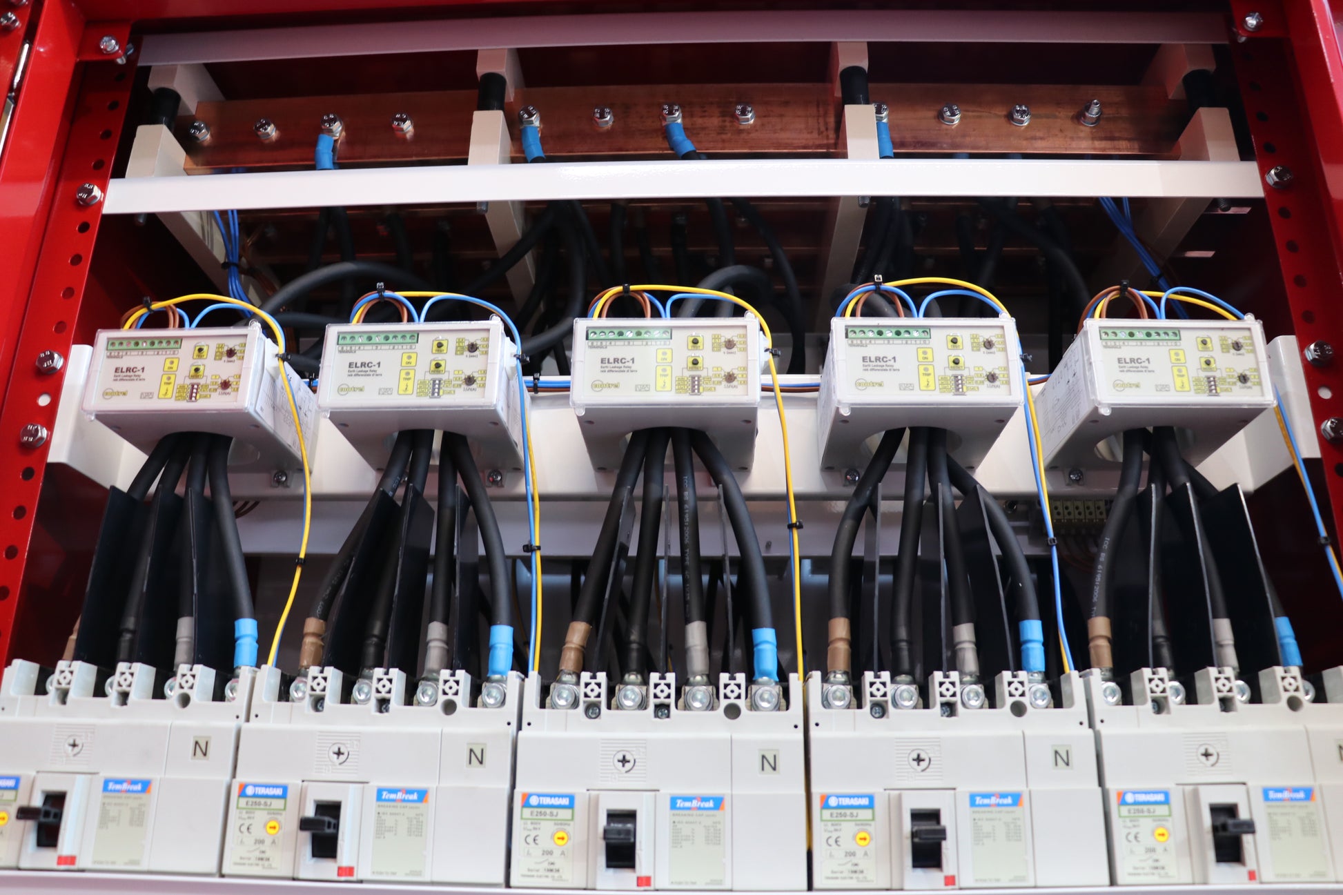 EARTH LEAKAGE RELAYS AND MCCBS WITH COPPER BARS
